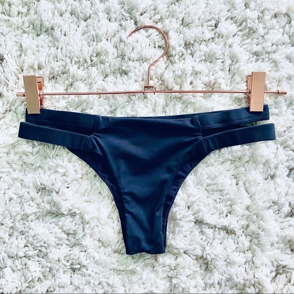 NWOT BILLABONG ISLA BIKINI BOTTOM